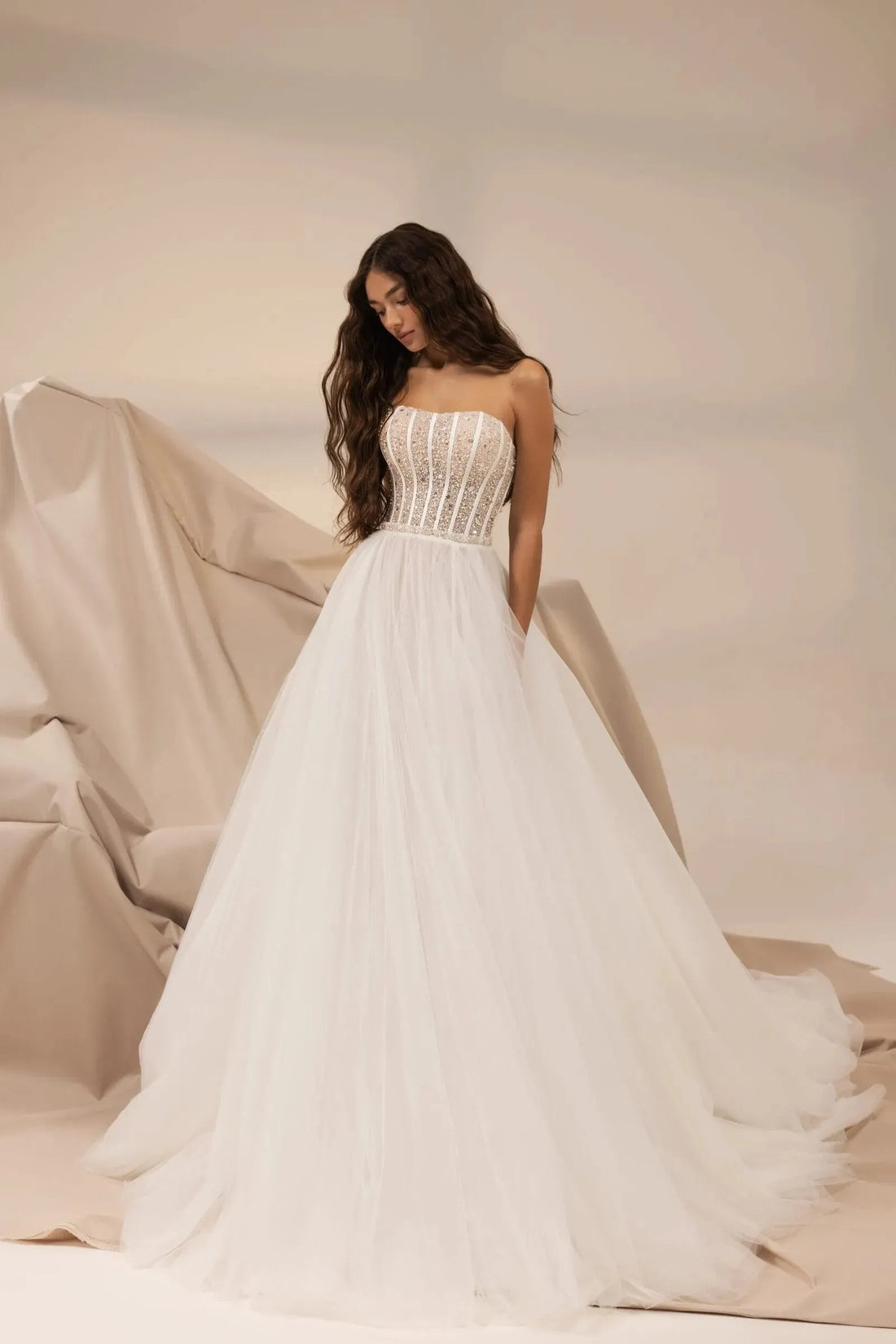 Romantic A-Line Wedding Dress with Sweetheart Neckline, Sheer Lace Bodice & Sparkling Tulle for a Modern and Enchanting Bridal Look