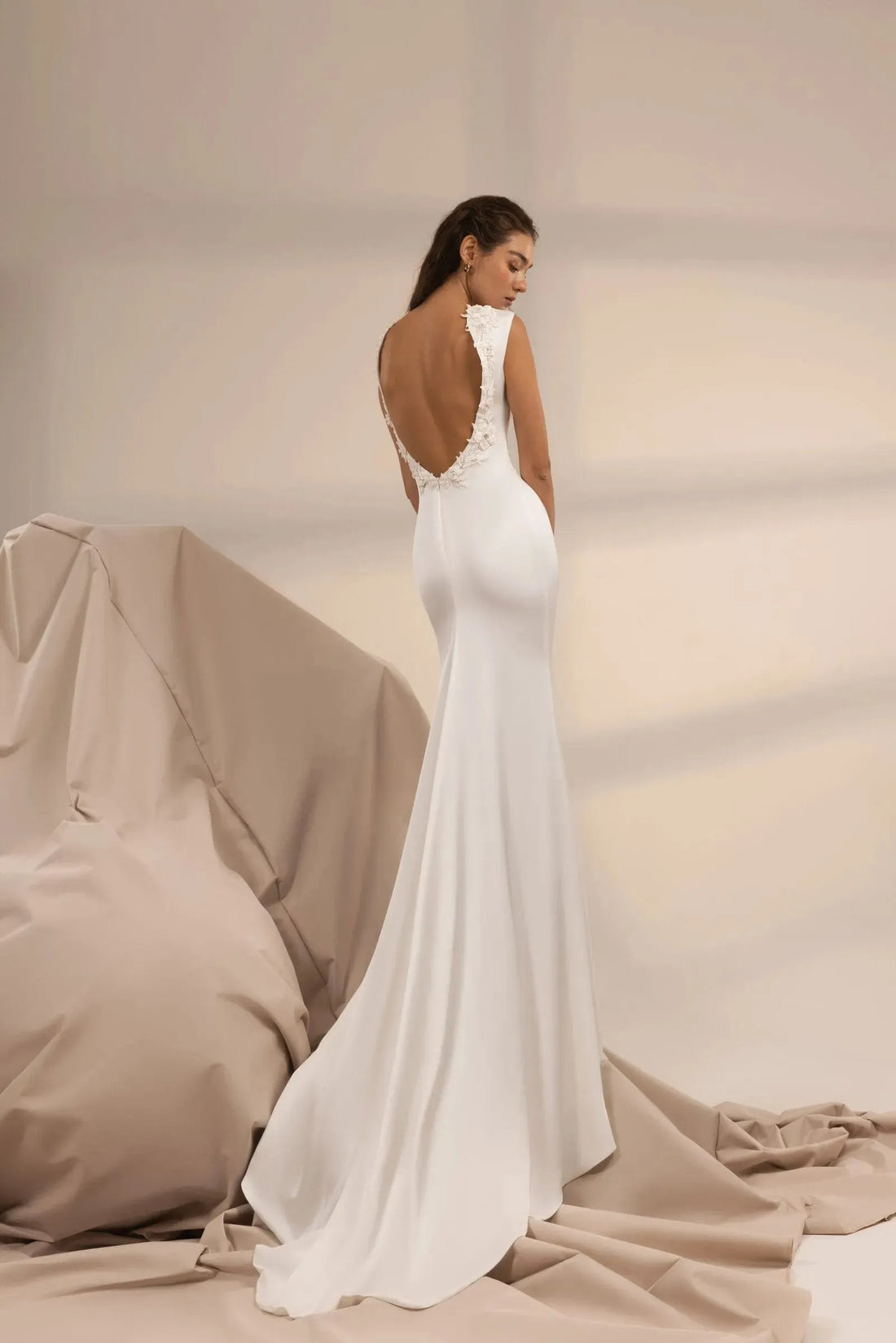 Sophisticated Minimalist Mermaid Wedding Dress with Sleek Satin, Alluring Open Back & Romantic 3D Floral Embellishments for a Timeless Bridal Look