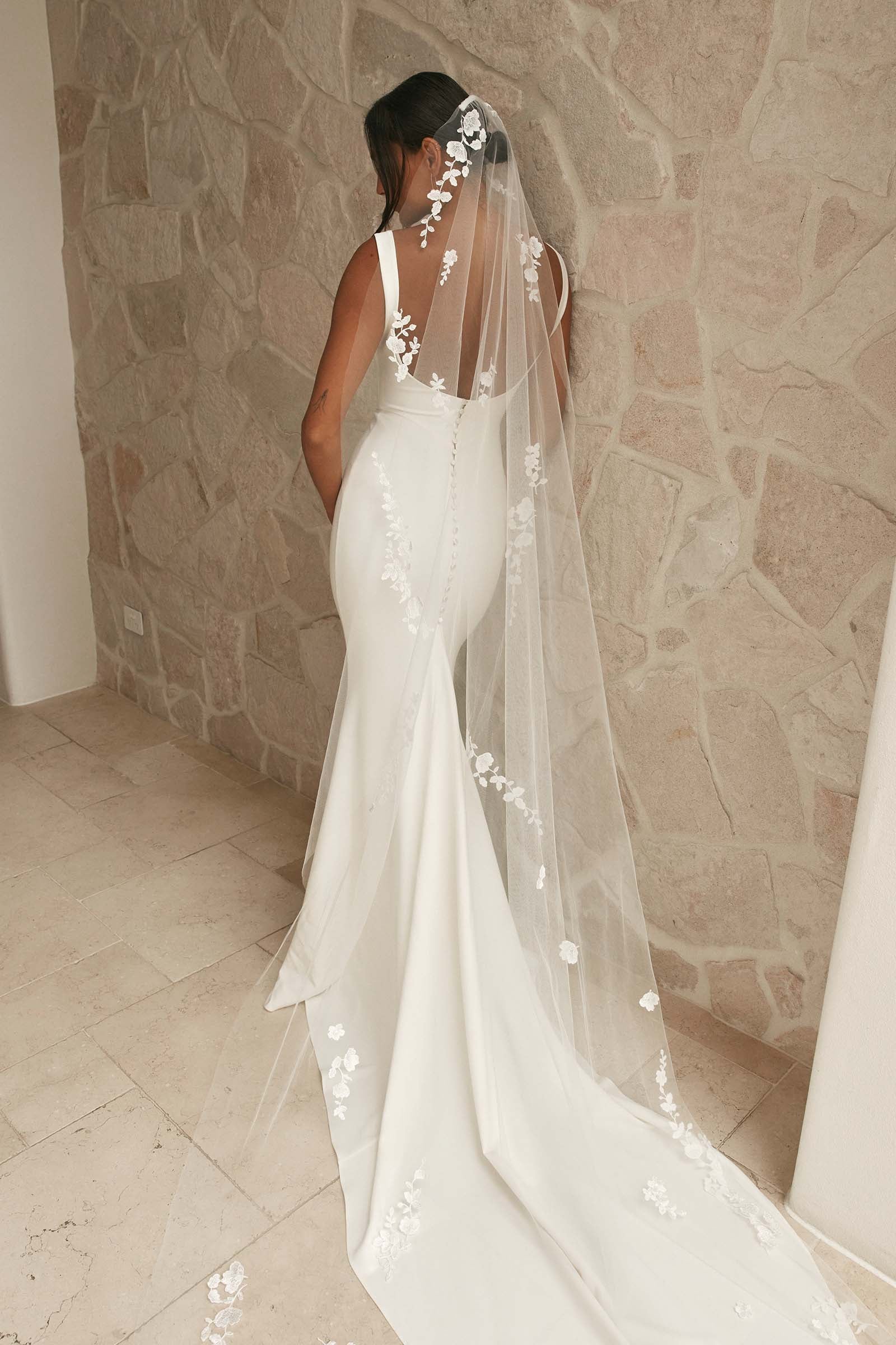 Elegante abito da sposa bianco sirena di raso per donna con colletto quadrato spaghetti cinghie sposa abito illusione senza schienale con veste bottoni