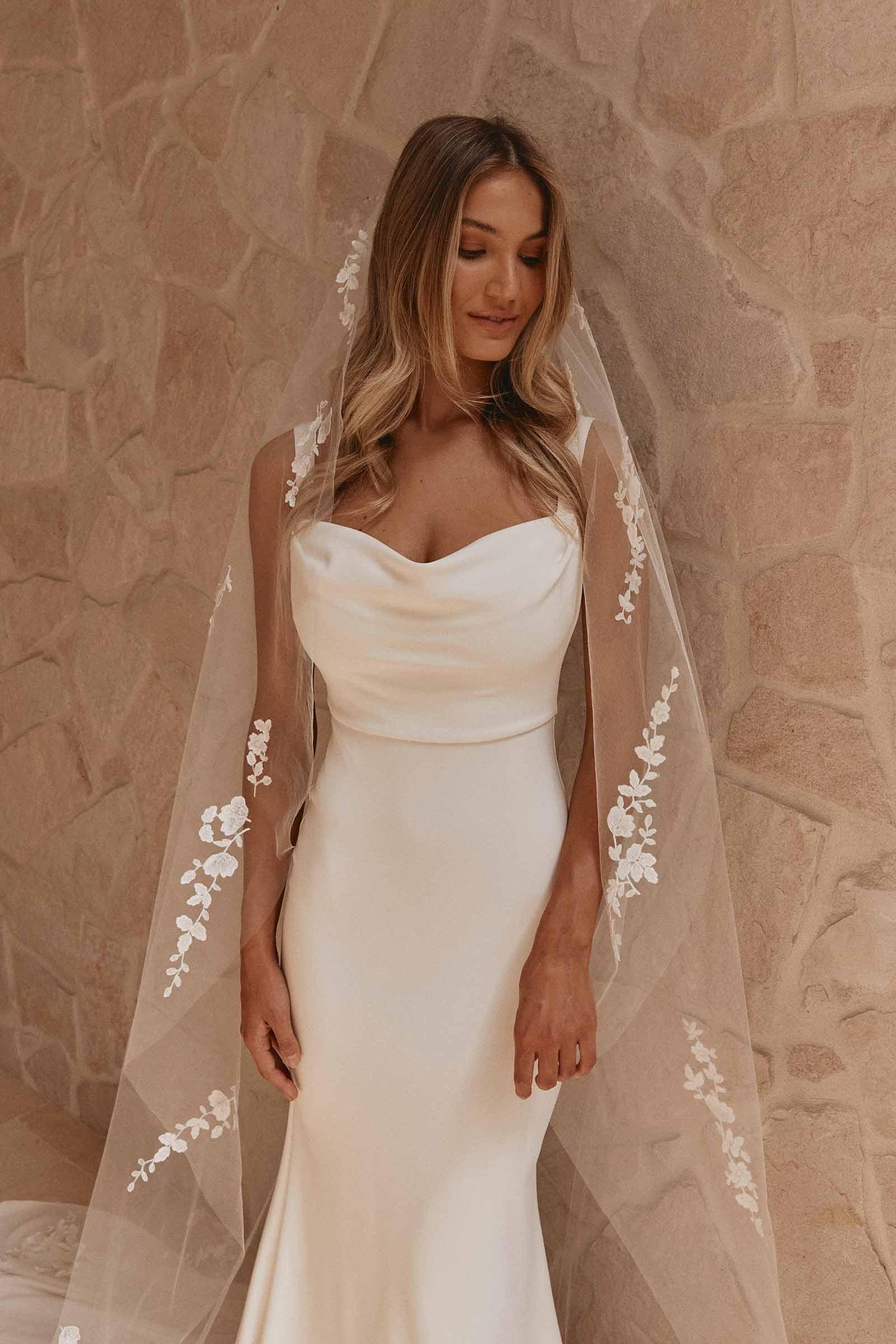 Elegante abito da sposa bianco sirena di raso per donna con colletto quadrato spaghetti cinghie sposa abito illusione senza schienale con veste bottoni