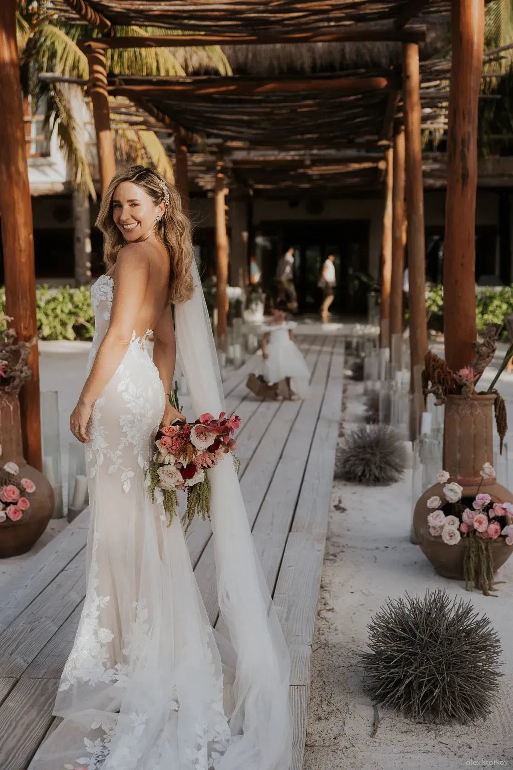 Boho Mermaid Sweetheart Wedding Dresses Sexy Backless Bride Gown Lace Appliques Sweep Train Bridal Gowns Robe de Mariée As Picture