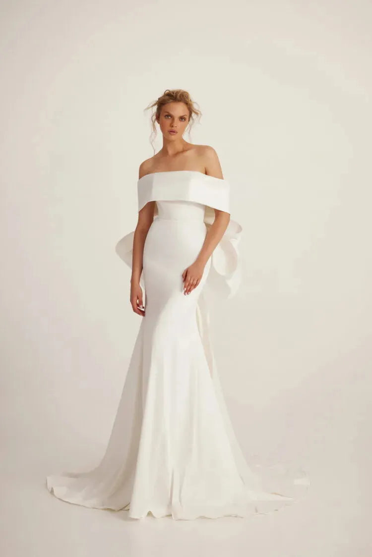 Romantic Wedding Gown with a Flattering Silhouette, Delicate Details, and Timeless Elegance for an Enchanting and Unforgettable Bridal Look