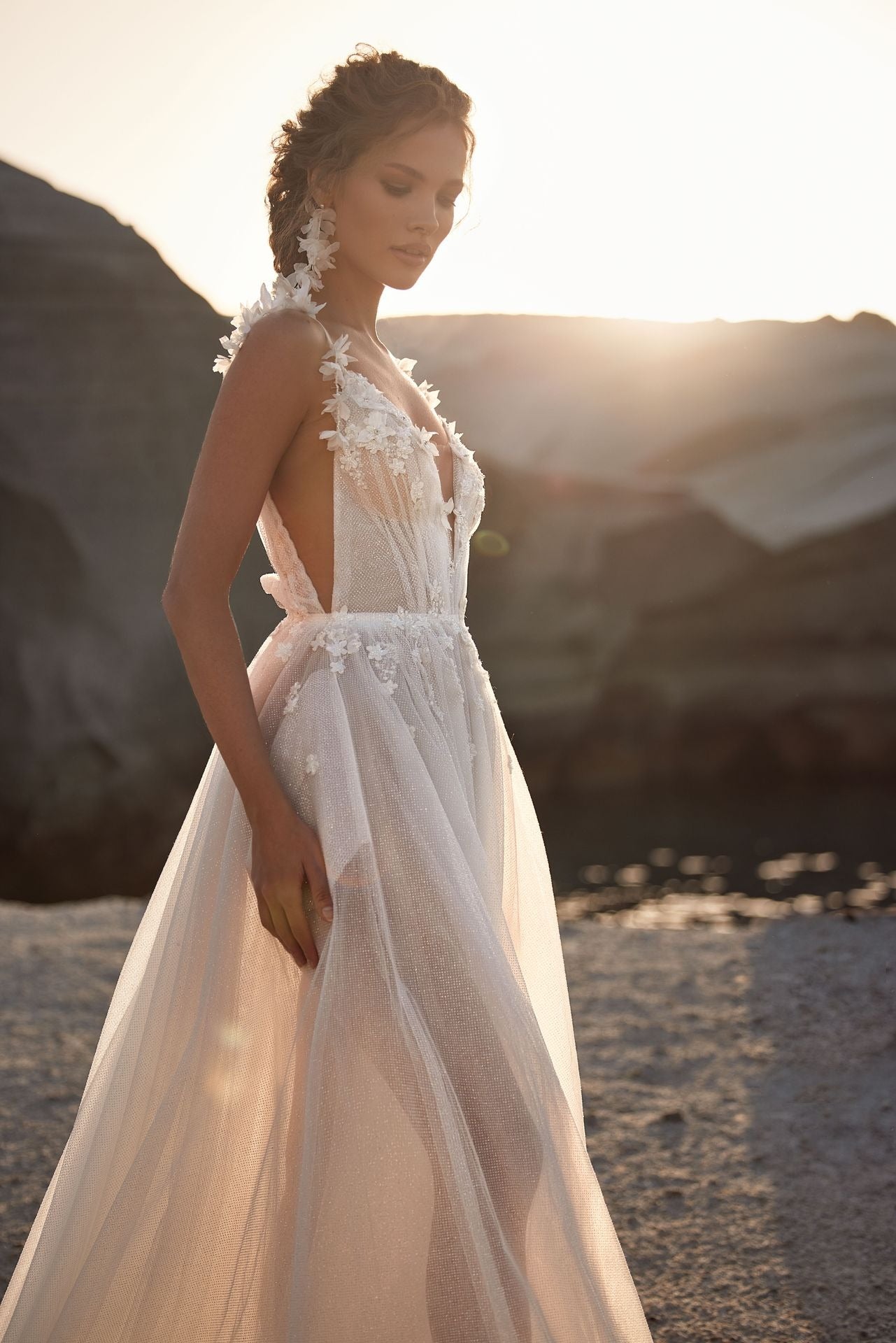 Abito da sposa da sogno su cinghie adornati con fiori volumetrici Vestido de novi Mermaid Bow Abito da sposa Maderni Abito da sposa Principessa Abito da sposa Principessa Abito da sposa