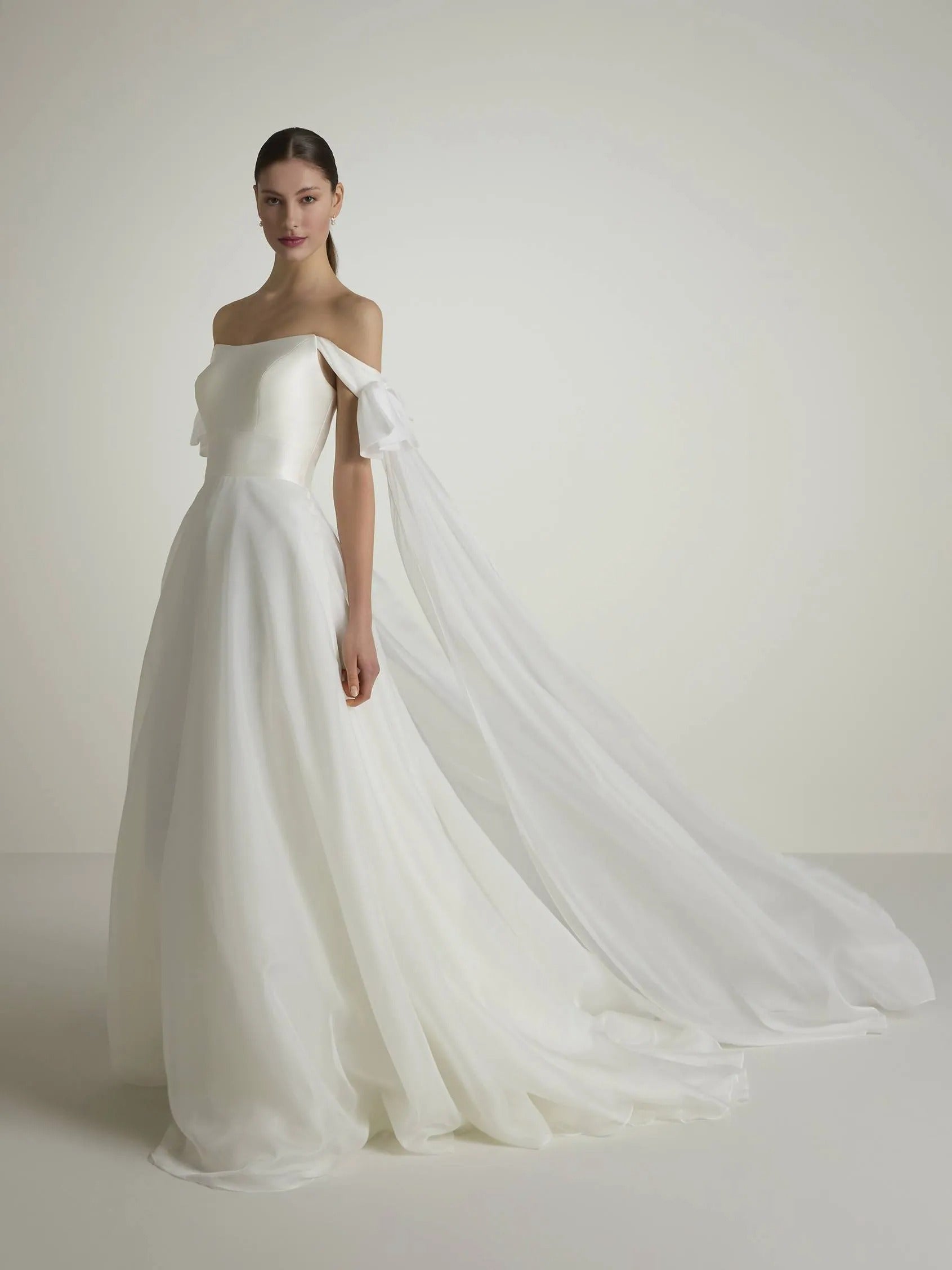 Abito da sposa a-line con scollatura off-spalle in organza sirena di raso sirena moderna principessa vestido de nolia bow court court treno a maniche da sposa a maniche da sposa