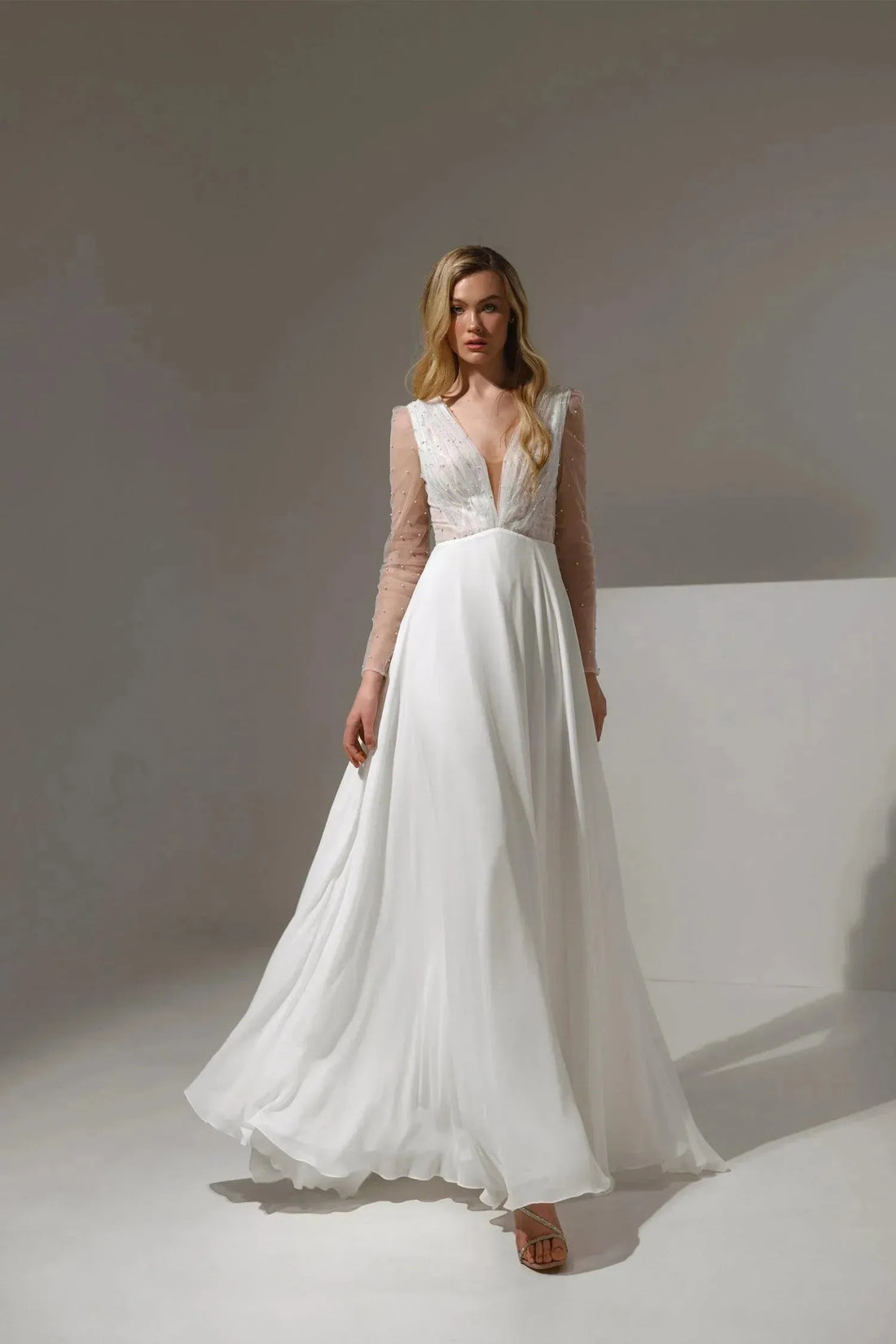 Bohemia Wedding Dresses Deep V-Neck A-Line High Waist Pleats Bridal Gowns Long Sleeves Backless Bride Dress