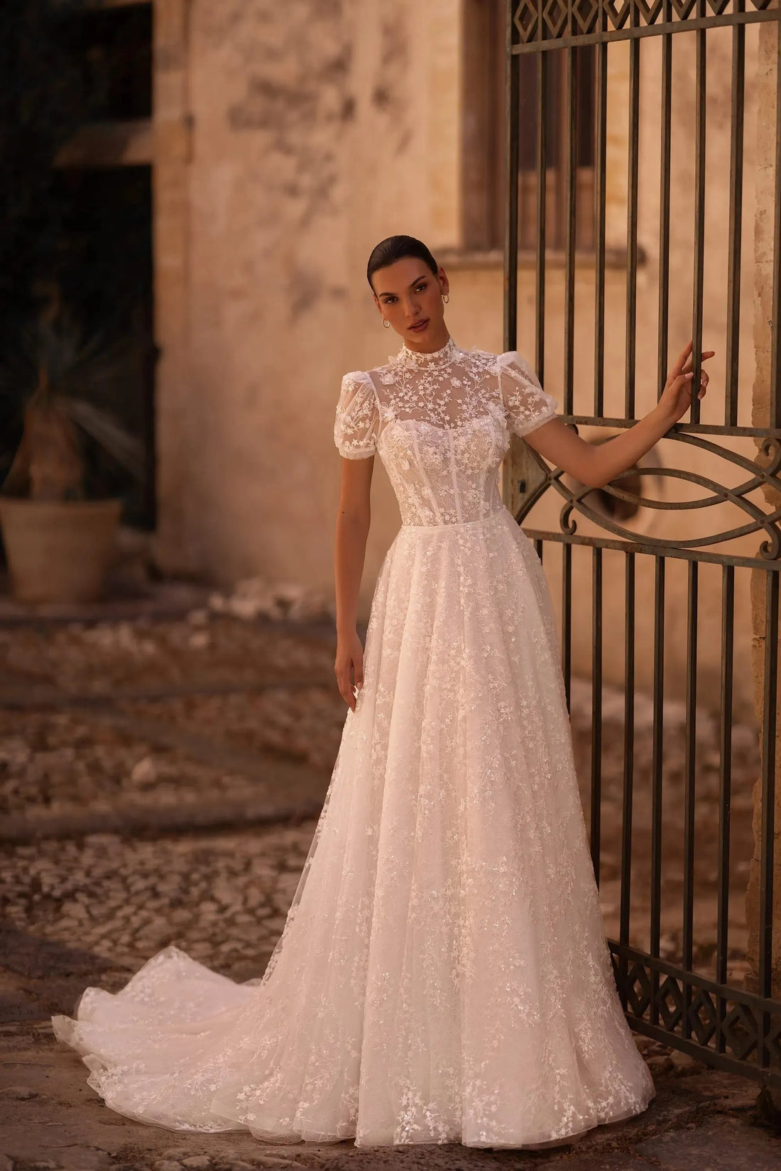 Modest High Collar Puff Sleeve Wedding Dress Lace Appliques Dress For Bride Elegant A-line Bridal Gown