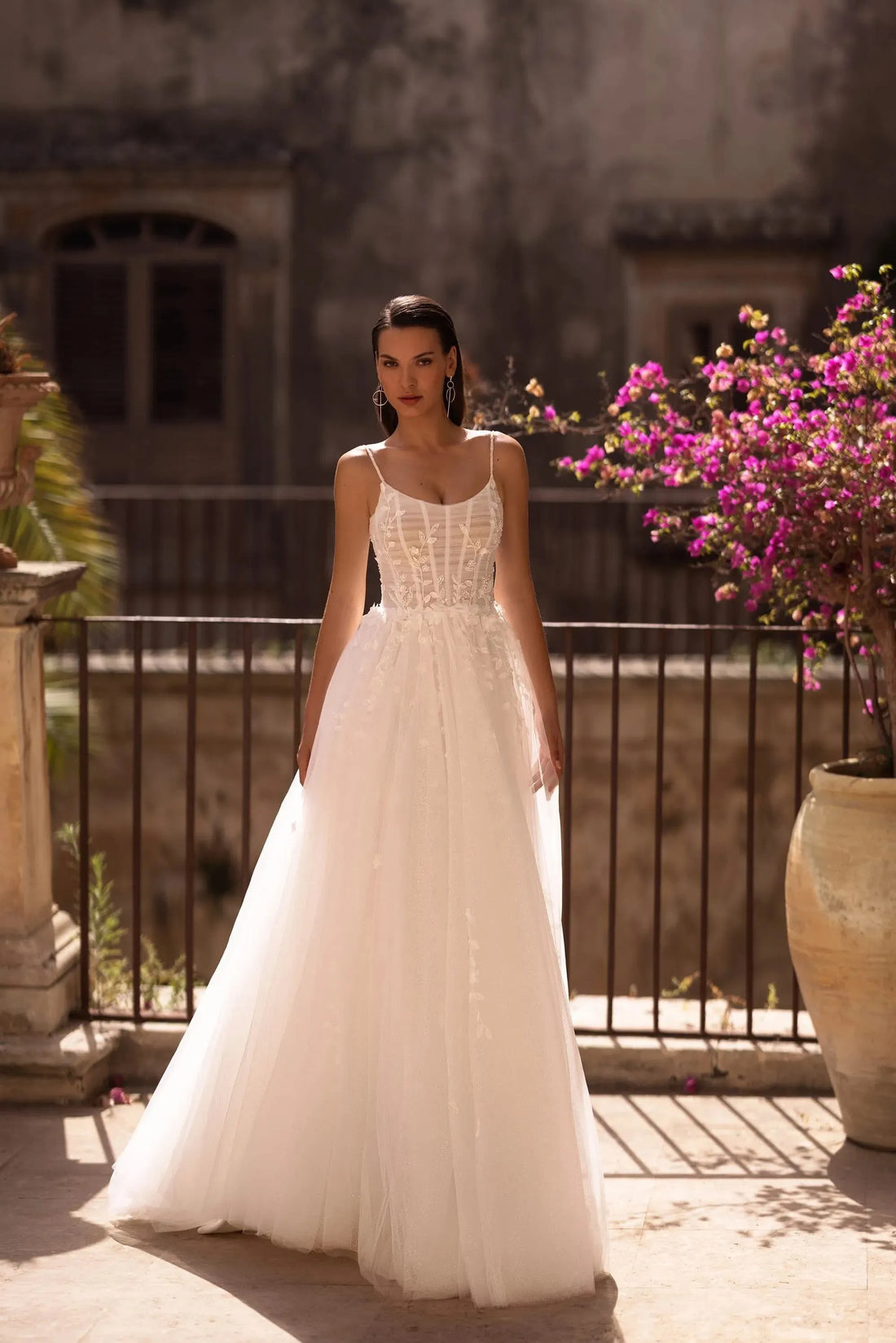 Simple A-line Wedding Dresses Beach Appliques Bridal Dress Classic Spaghetti Straps Floor-length Gown Robe De Mariée