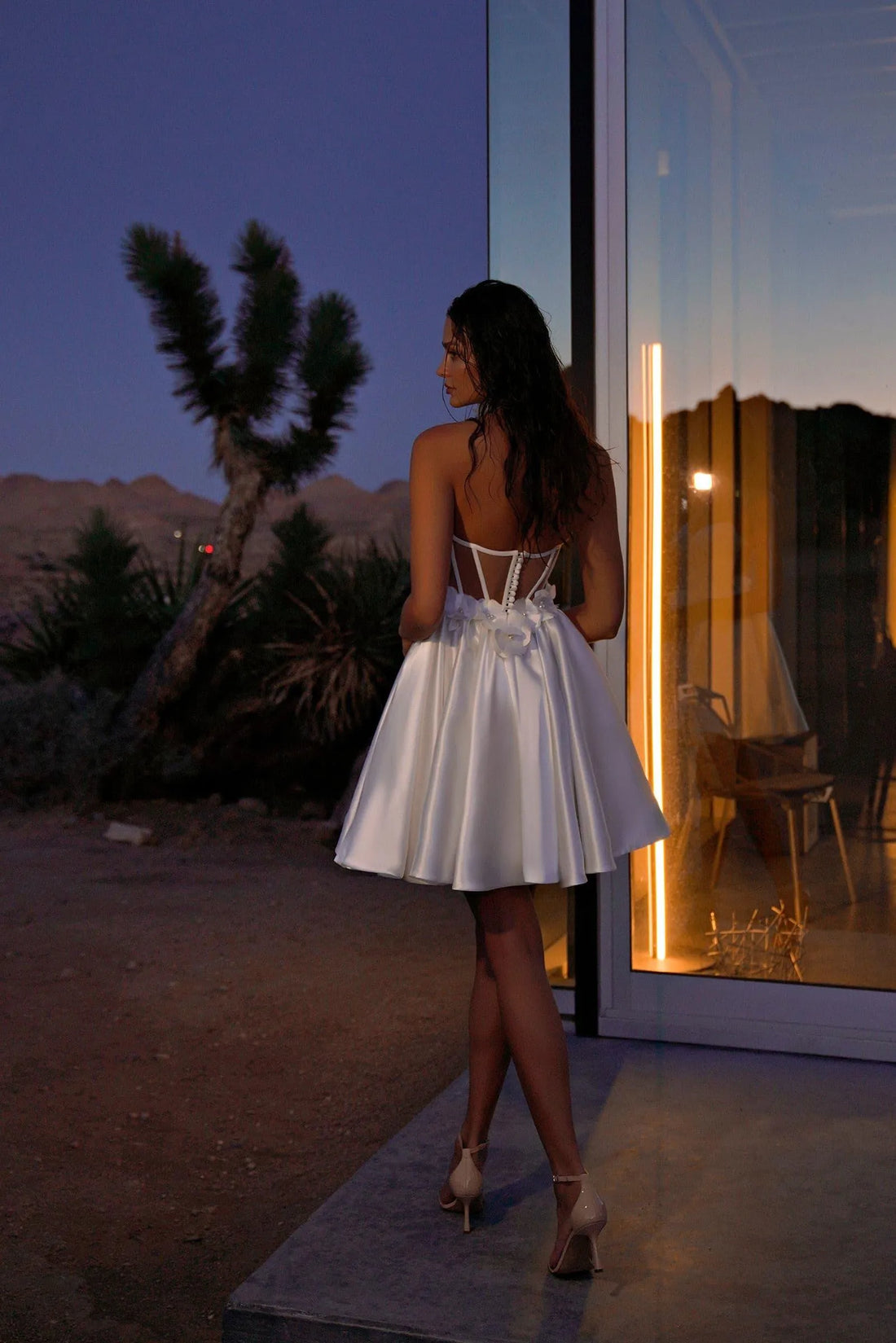 Mini Satin Sweetheart Wedding Dress Simple Sleeveless Pleat Sexy Open Back With Button Short Bridal Gowns Satin