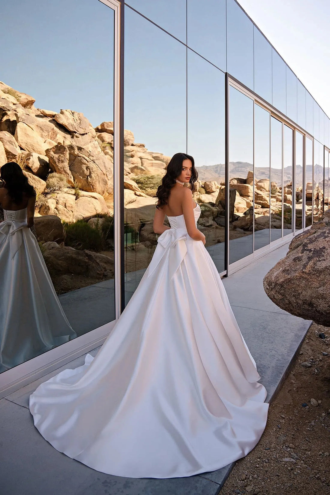 Elegant A Line Strapless Wedding Dresses Sleeveless Backless Satin Princess Bridal Gowns For Women