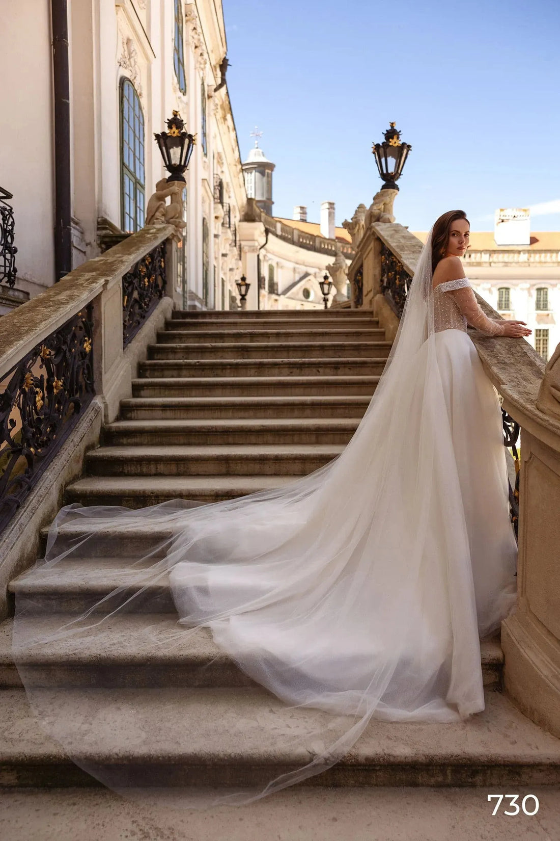 Tulle A-Line Wedding Dress Vestido De Noiva Shining Off the Shoulder Beach Bride Button Bridal Gowns