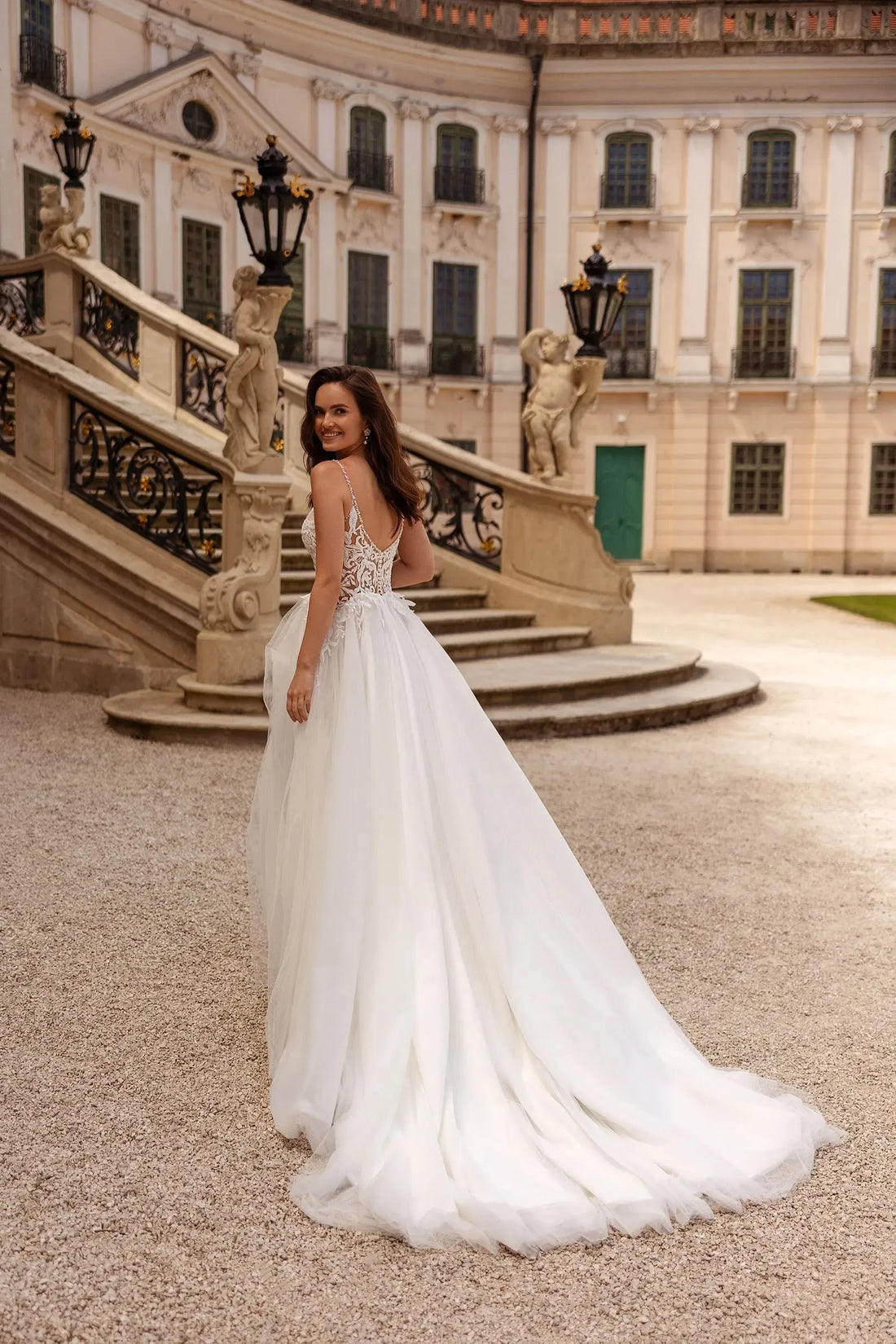 A Line Spaghetti Straps Sexy V Neck Wedding Dress Lace Floral Bridal Gowns Sleeveless Backless vestido de novia