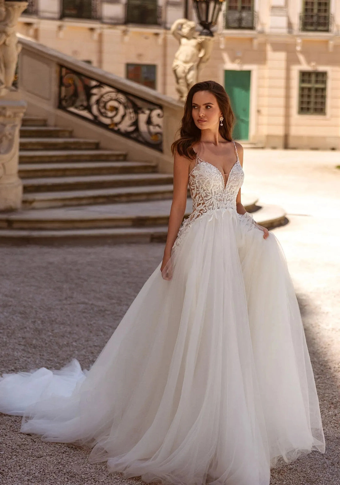 A Line Spaghetti Straps Sexy V Neck Wedding Dress Lace Floral Bridal Gowns Sleeveless Backless vestido de novia