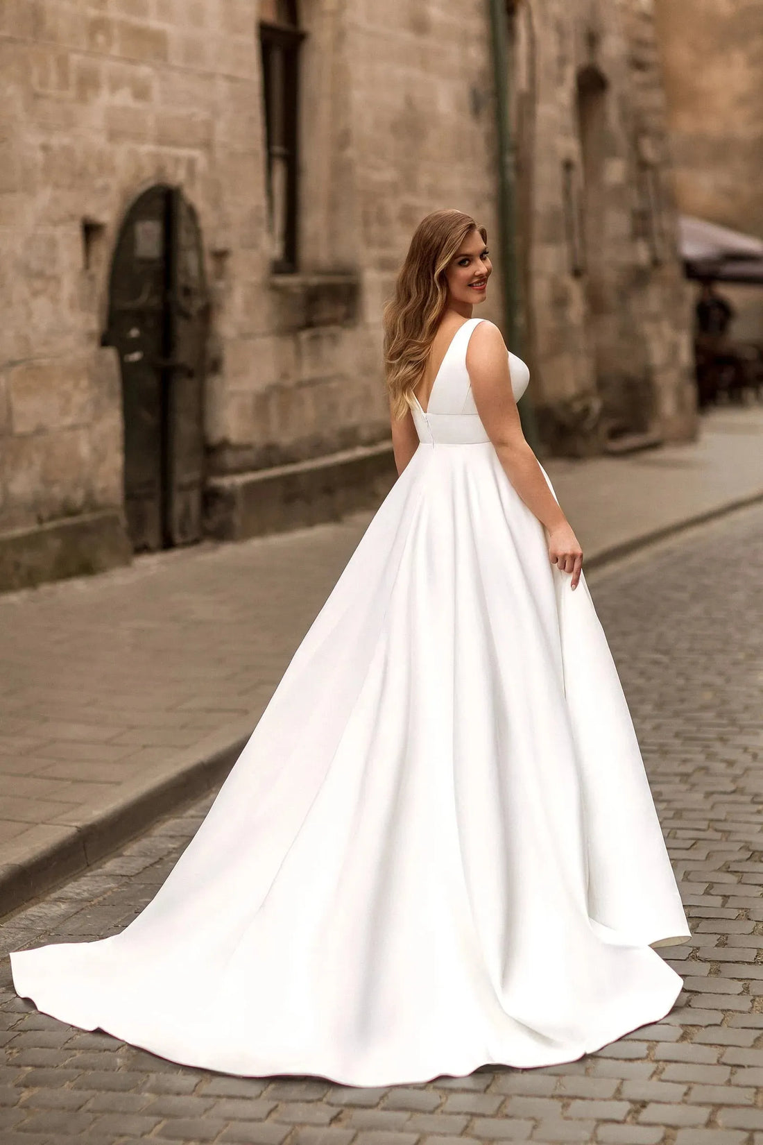 Simple Wedding Dresses V Neck Sweep Train Backless Vestidos De Novia Woman Bridal Gown Robe Mariee
