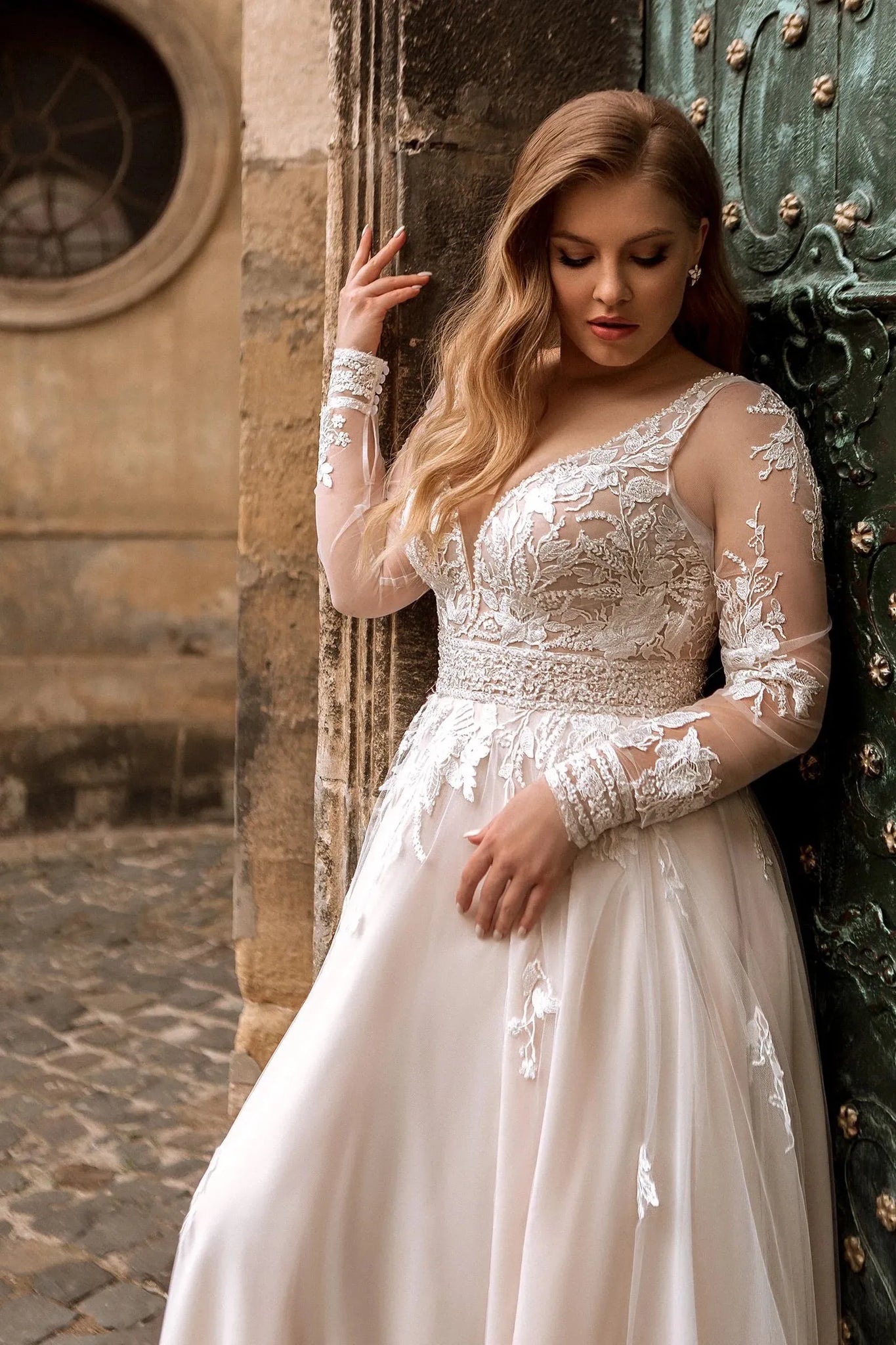 Abiti da sposa classici a trapezio taglie forti scollo a V maniche