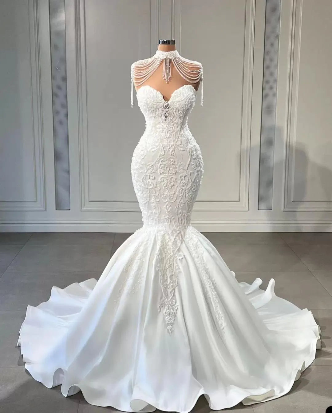 Vestido de novia de princesa con borlas y cuello transparente, corte