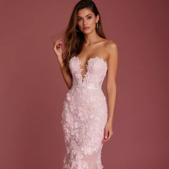 Glamorous Fishtail Wedding Dress for a Red-Carpet-Inspired Bridal Look
