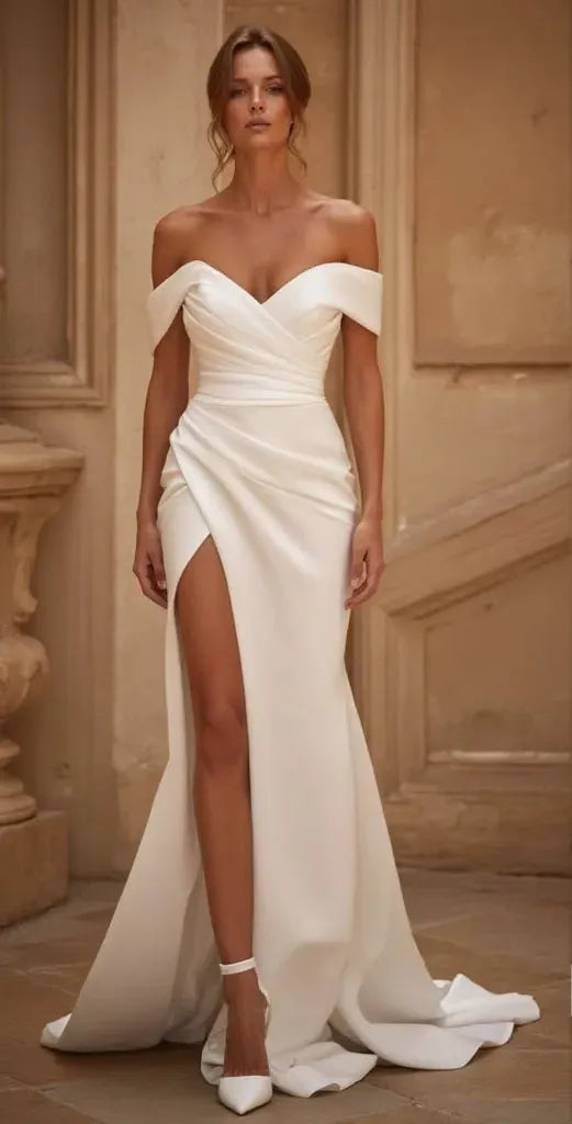 Elegant Mermaid Wedding Dress with a Sleek and Modern Fit