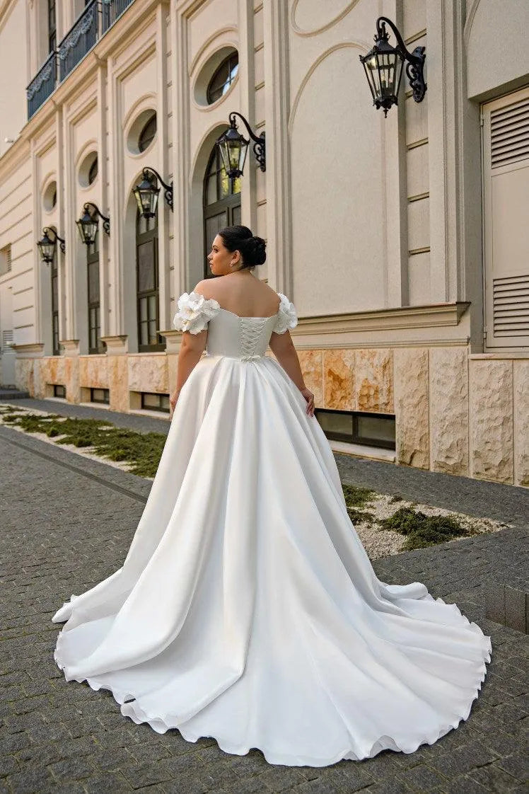 Plus Size Wedding Dresses Big Women Bride Dress Off The Shoulder V Neck Pearls Flower Satin A Line Corset Bridal Gown Ivory Plus Size Satin