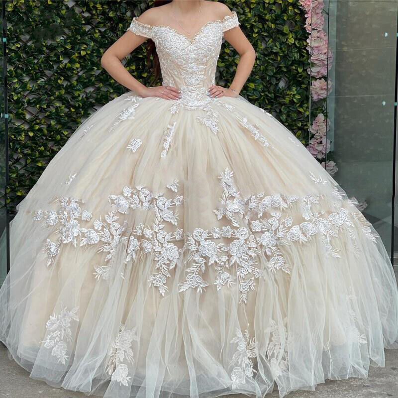 فساتين Quinceanera خارج الكتف 15 حفلة موسيقية حفلة موسيقية الحبيب تول سندريلا عيد ميلاد الكرة أثواب