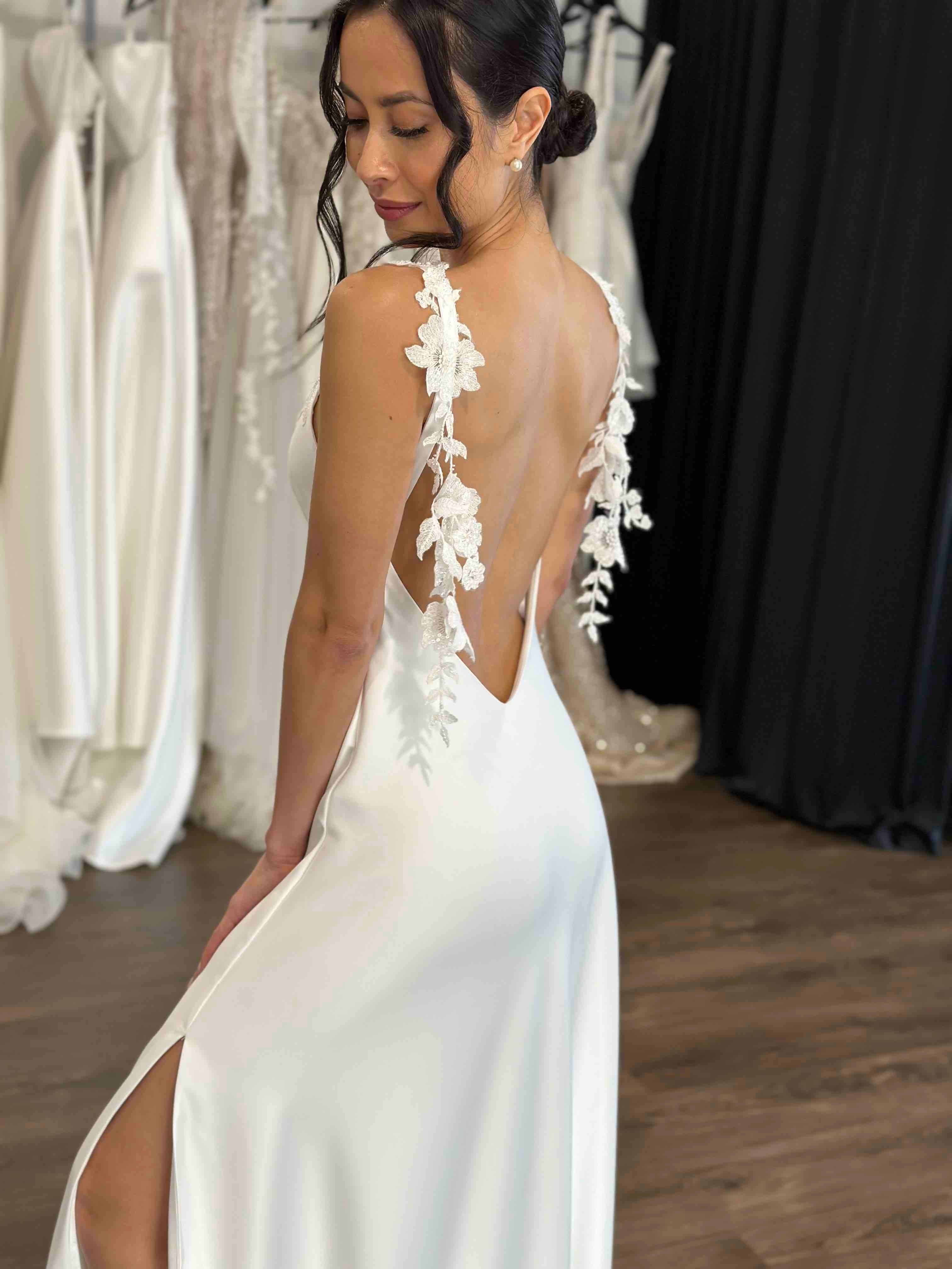 Pavimenti linght con abito da sposa a V-neckline Vestitido de novi raso semplice gonna a filo da treno abito da sposa