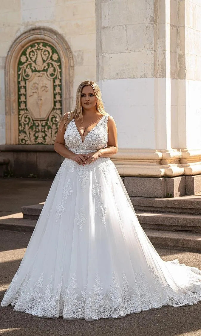 Plus Size Wedding Dresses Sleeveless Double V-Neck Bride Gowns Applique Lace A-Line vestidos de novia talla grande champagne Plus Size