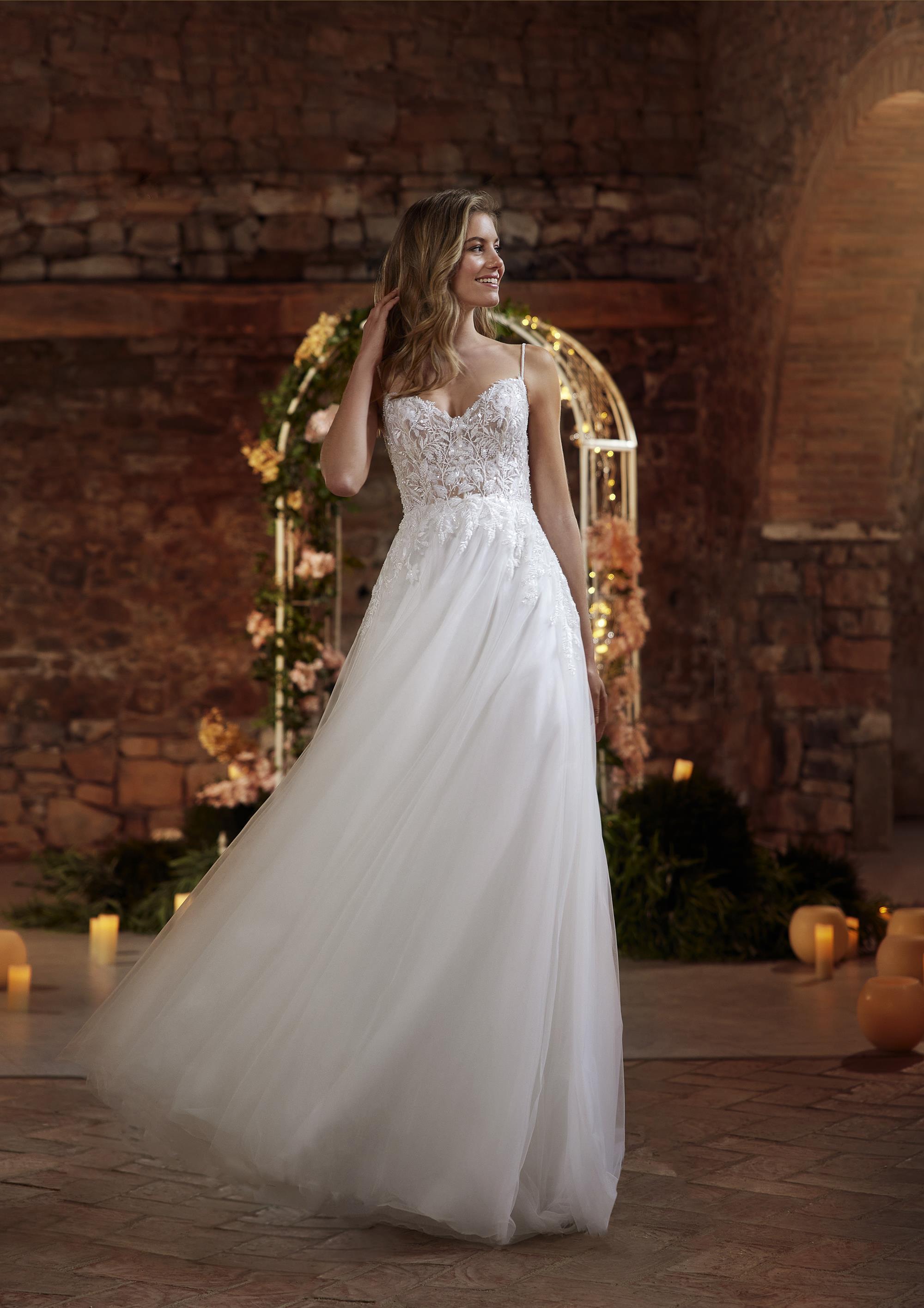 Elegantes vestidos de novia de talla grande con corte en A y espalda abierta, de encaje blanco, con escote en forma de corazón y tul, con cola larga 