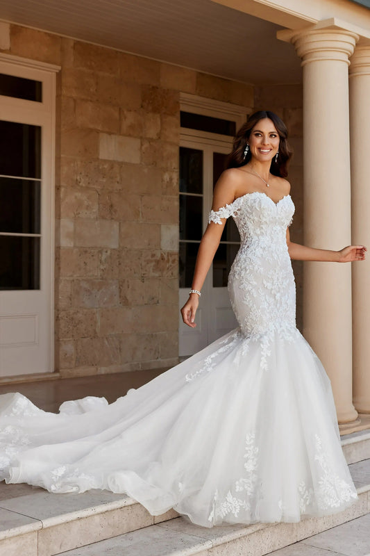 Vestido de novia de lujo con encaje, escote en forma de trompeta, tul, escote en forma de corazón, hombros descubiertos, espalda descubierta, botones, cola capilla, Robe de Mariée 