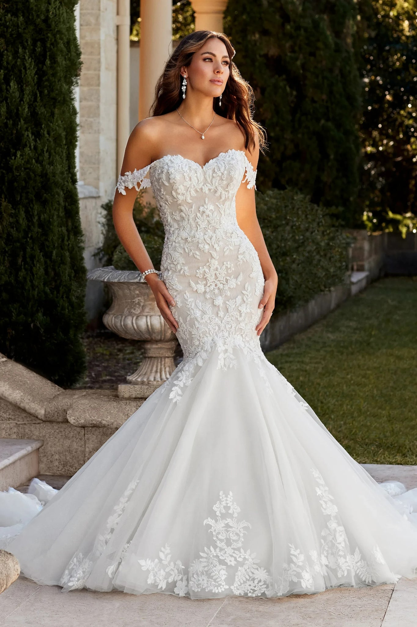 YunShang-vestido de novia de encaje de lujo, vestido de novia de tul trompeta con escote en forma de corazón y hombros descubiertos, vestido de novia con botones y espalda descubierta, bata de tren tipo capilla 