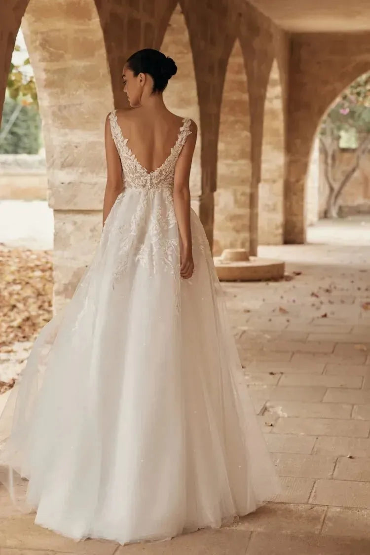 Stylish A-line Wedding Dresses for Bride Sleeveless with Appliques Tulle Backless Pleats Vestido De Novia Femenino
