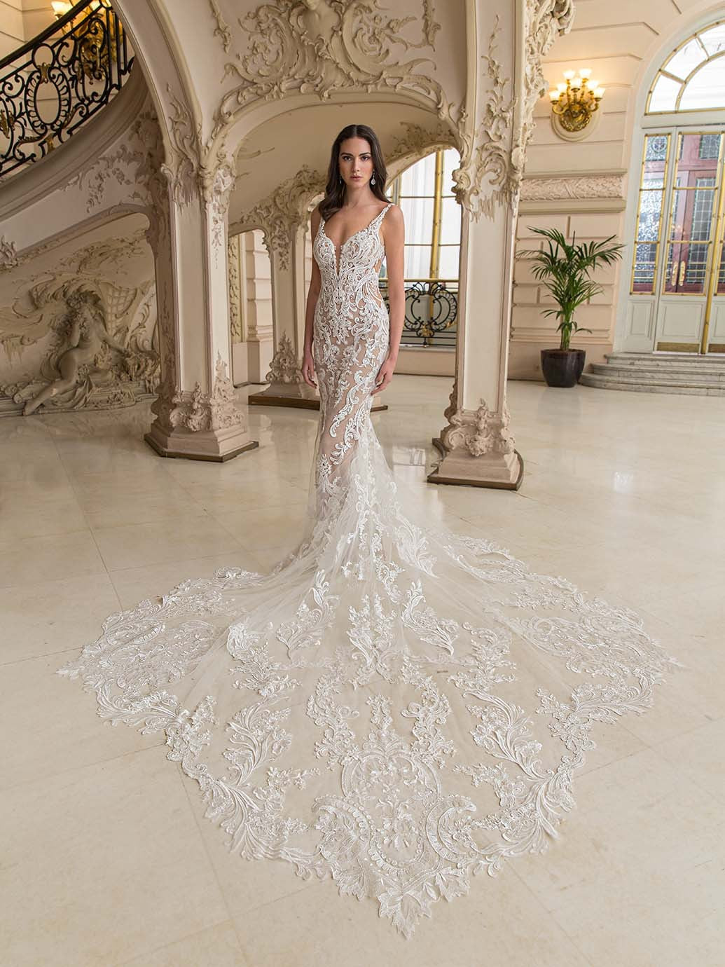 YunShang Deep V-Neck Wedding Dresses Lace Appliques Sleeveless Sexy Mermaid Bride Gown Backless Zipper Train Vestidos De Noiva