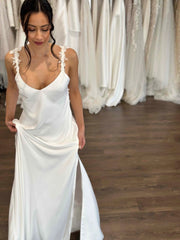 Pavimenti linght con abito da sposa a V-neckline Vestitido de novi raso semplice gonna a filo da treno abito da sposa